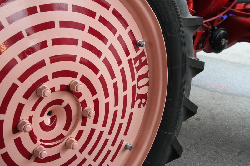 Illustration for article titled Porsche Tractor Racing Is the Real Pinnacle of Motorsport